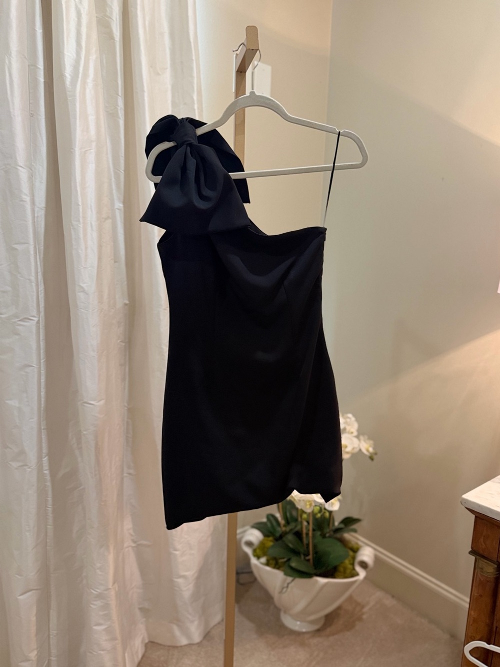 TCEC Black One-Shoulder Mini Dress with Bow